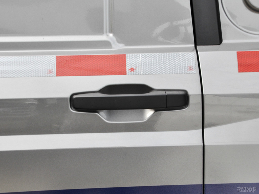 極光銀五菱宏光PLUS車身外觀圖片