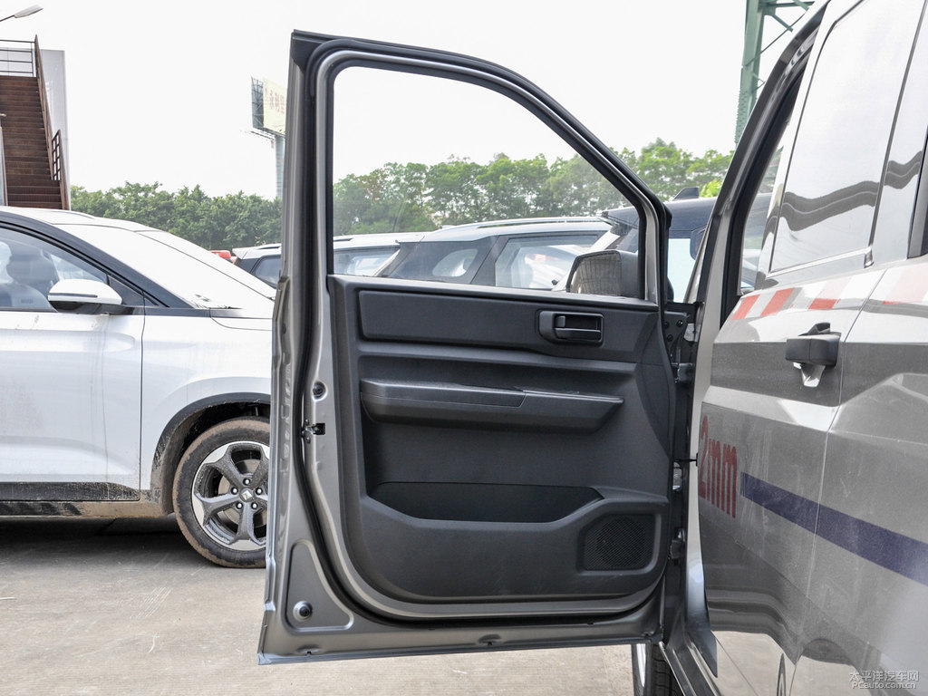 極光銀五菱宏光PLUS車廂內(nèi)飾圖片