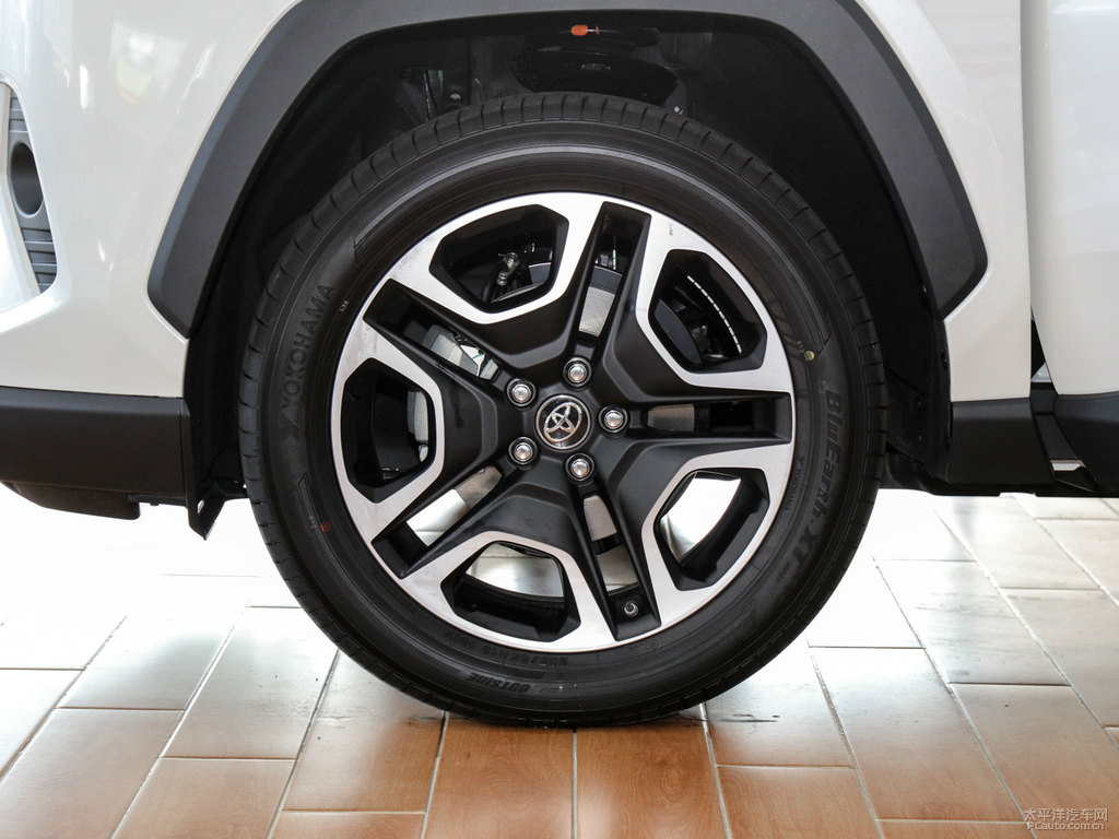 珍珠白RAV4榮放車身外觀圖片