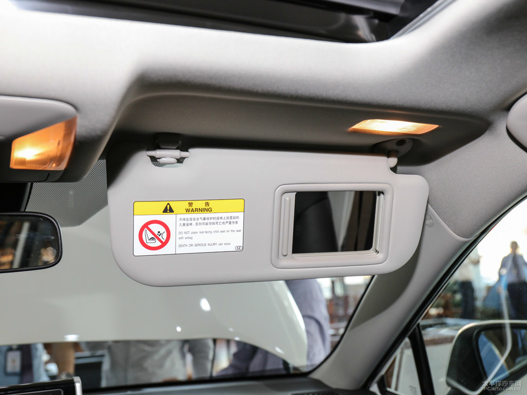 珍珠白RAV4榮放車廂內(nèi)飾圖片