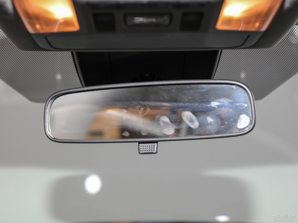 珍珠白RAV4榮放車廂內(nèi)飾圖片