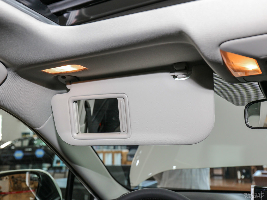 珍珠白RAV4榮放車廂內(nèi)飾圖片