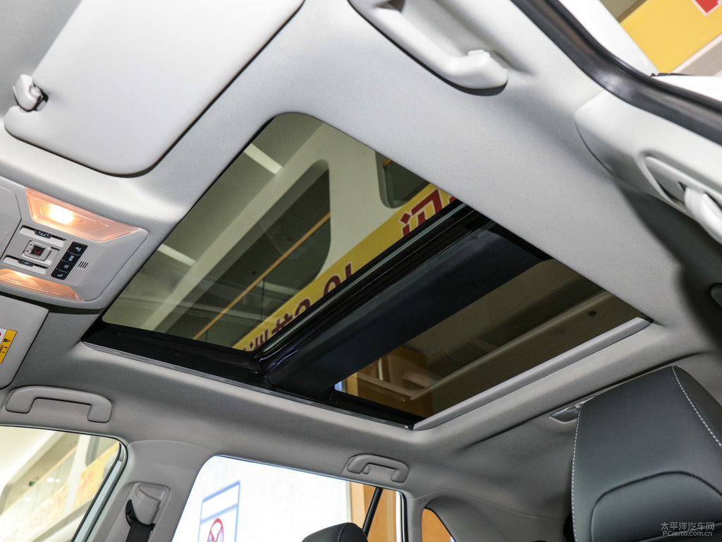珍珠白RAV4榮放車廂內(nèi)飾圖片