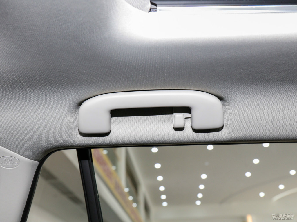 珍珠白RAV4榮放車廂內(nèi)飾圖片
