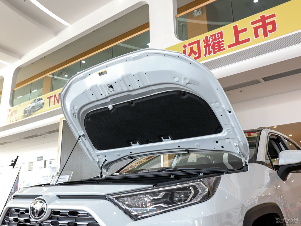 珍珠白R(shí)AV4榮放發(fā)動(dòng)機(jī)其它細(xì)節(jié)圖片
