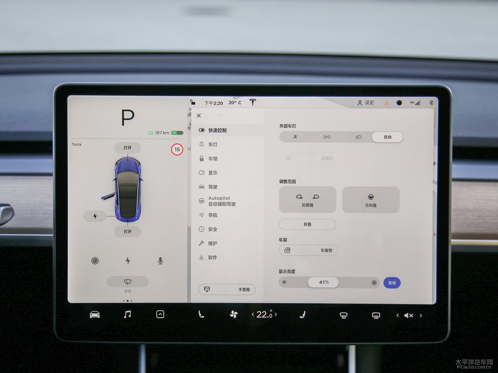 深海藍(lán)Model 3中控內(nèi)飾圖片