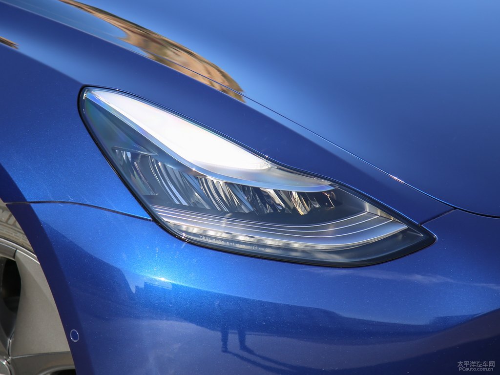 深海藍(lán)Model 3車(chē)頭外觀圖片