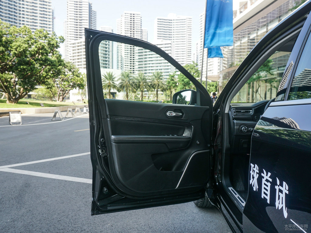 北極黑指揮官PHEV車廂內(nèi)飾圖片