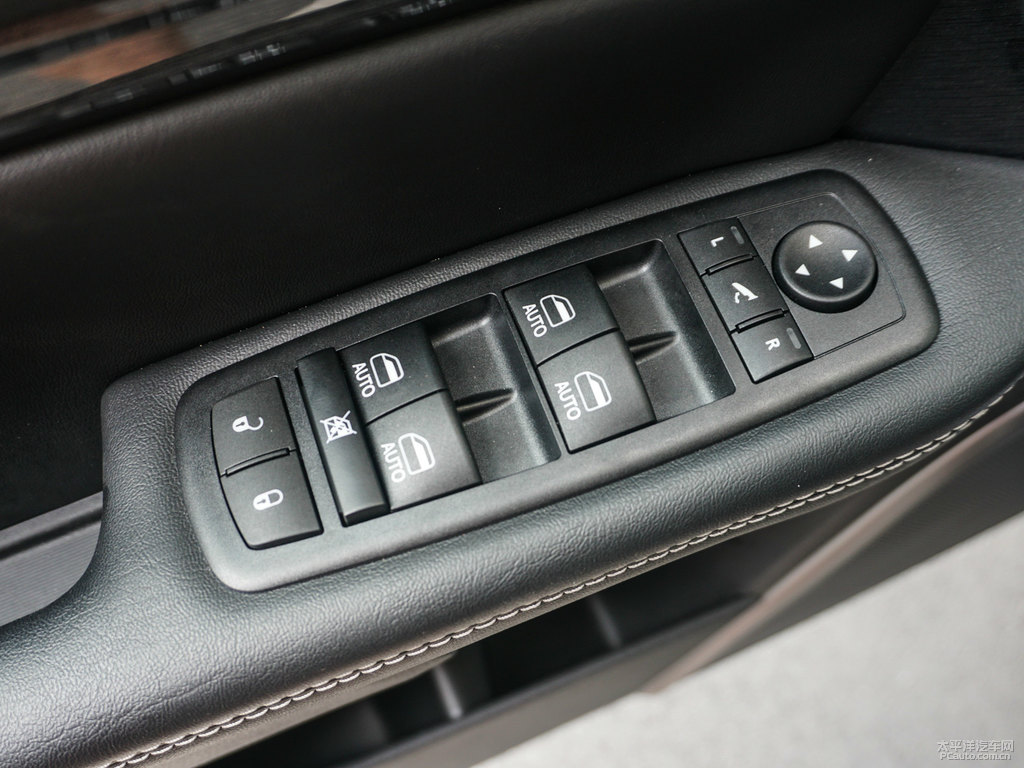 北極黑指揮官PHEV車廂內(nèi)飾圖片