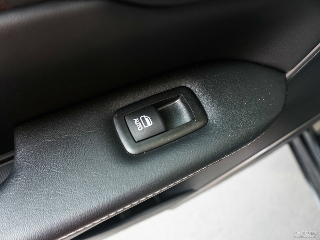 北極黑指揮官PHEV車廂內(nèi)飾圖片