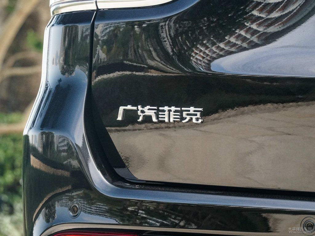 北極黑指揮官PHEV車尾外觀圖片
