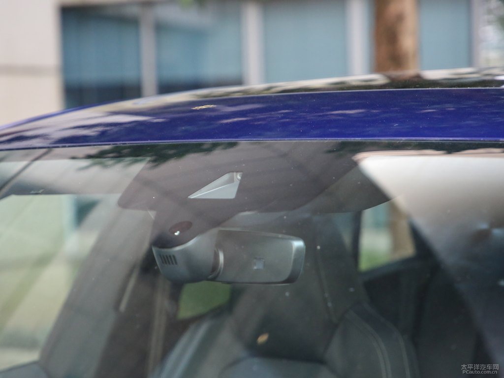納瓦拉藍(lán)奧迪Q8車身外觀圖片