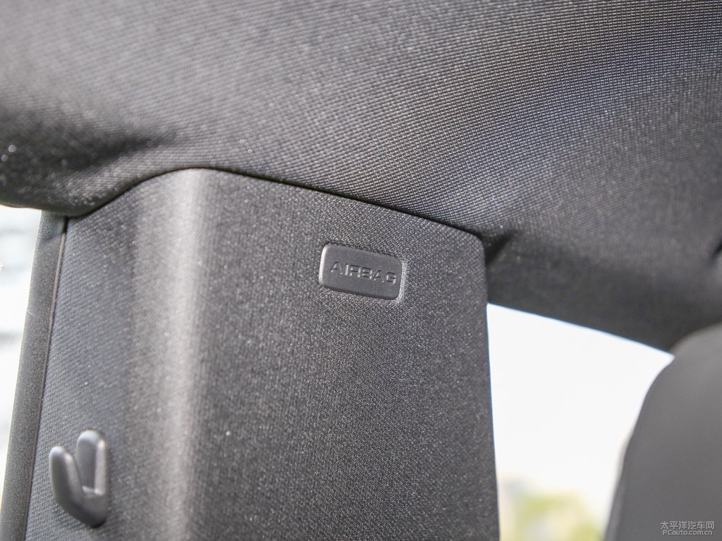 納瓦拉藍奧迪Q8車廂內(nèi)飾圖片