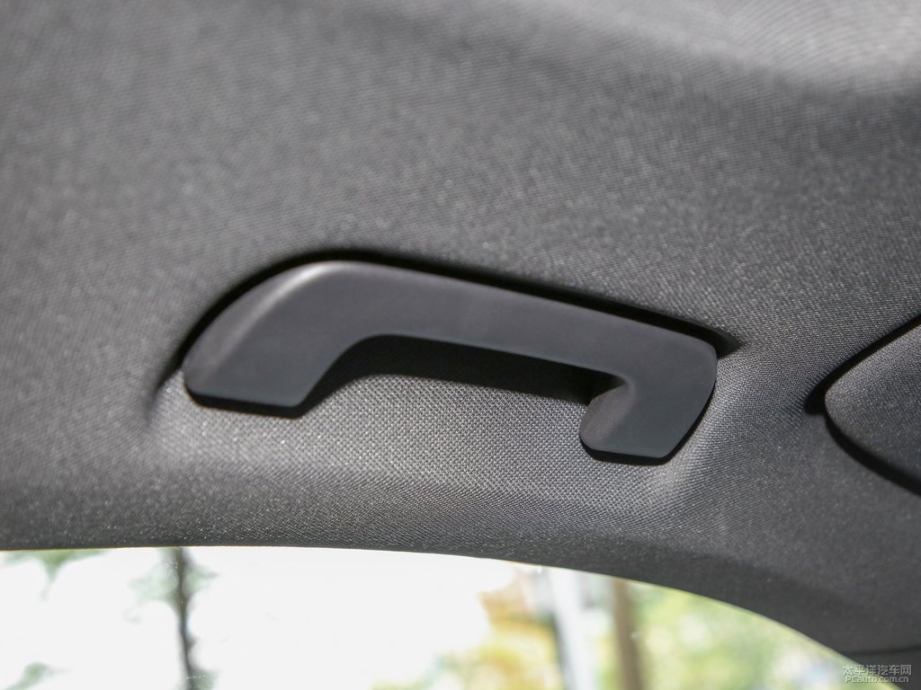 納瓦拉藍(lán)奧迪Q8車廂內(nèi)飾圖片