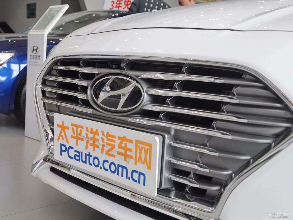 珍珠白索納塔車頭外觀圖片