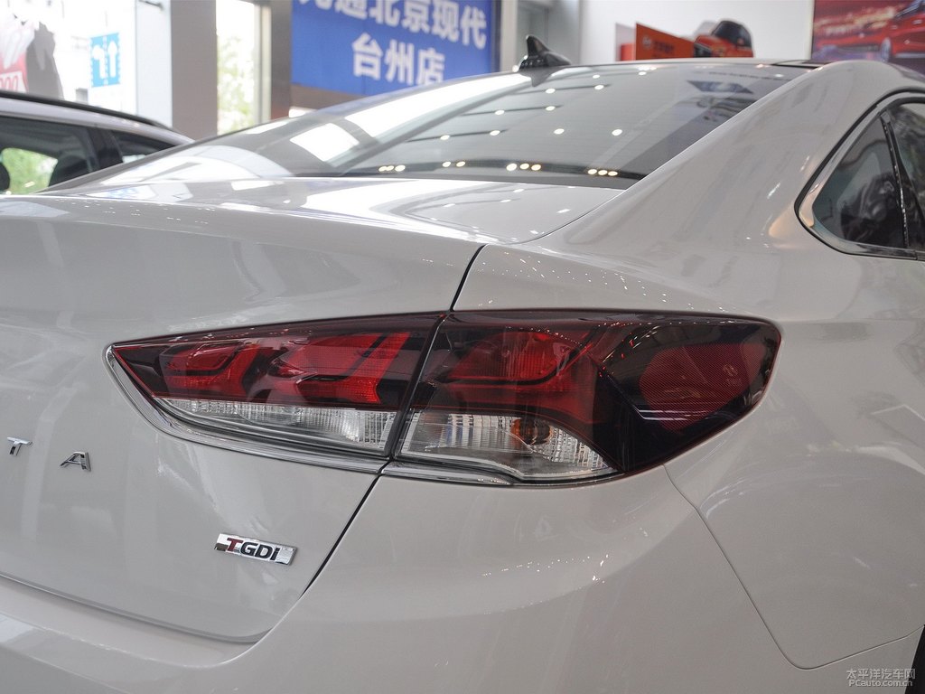 珍珠白索納塔車(chē)尾外觀(guān)圖片