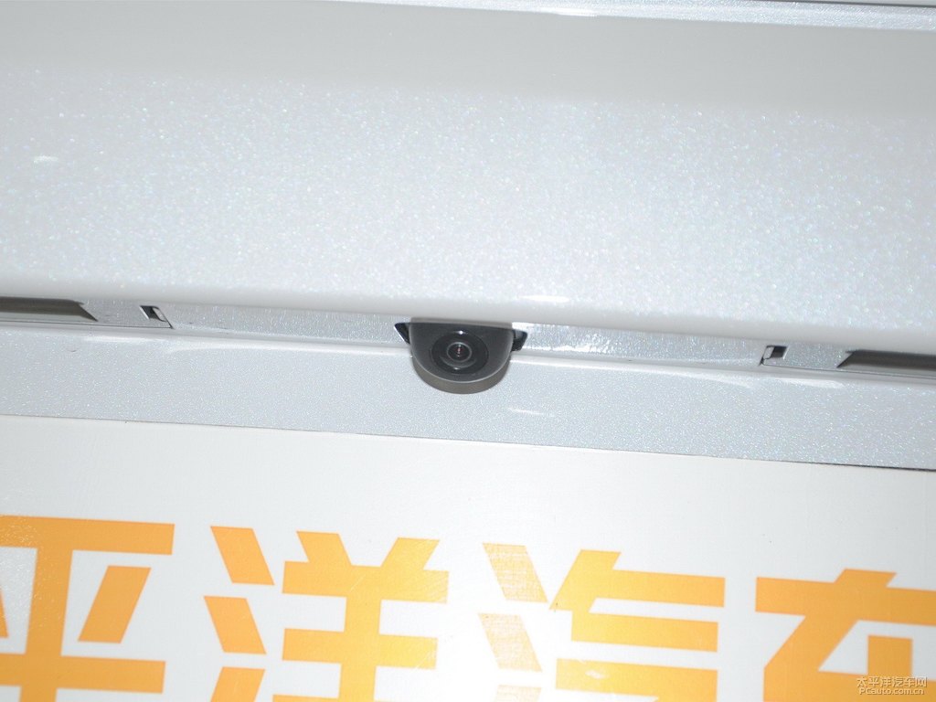 珍珠白索納塔車尾外觀圖片