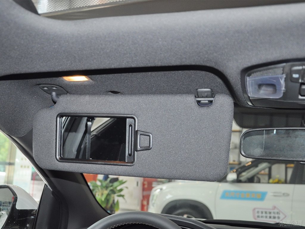 珍珠白索納塔車廂內(nèi)飾圖片