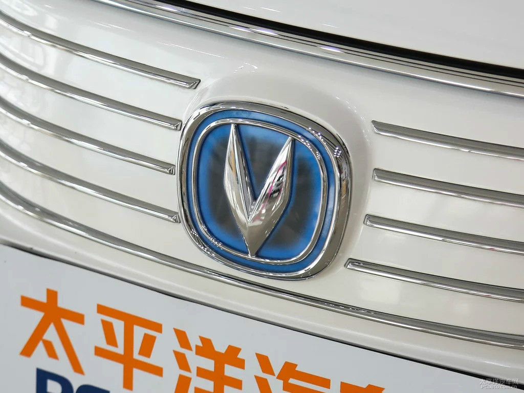 逸動(dòng)新能源車展高清大圖