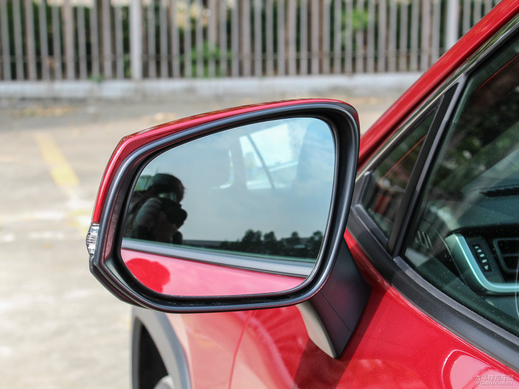 巴黎紅RAV4榮放車身外觀圖片