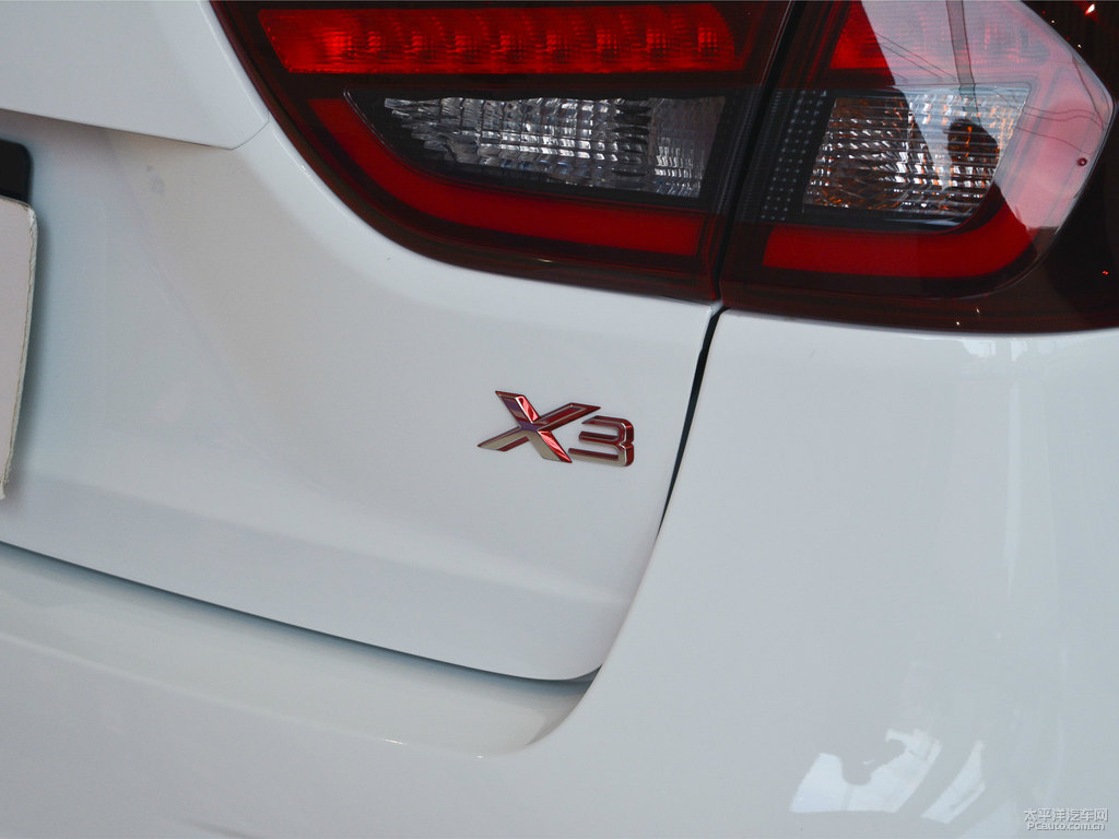 冰晶白遠(yuǎn)景X3車(chē)尾外觀圖片