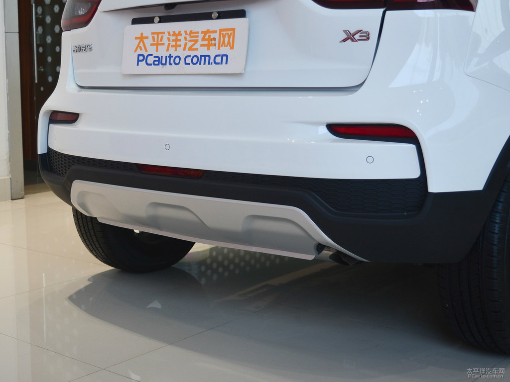 冰晶白遠景X3車尾外觀圖片