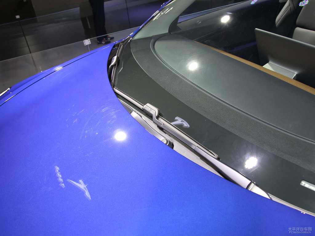 深海藍Model 3車身外觀圖片
