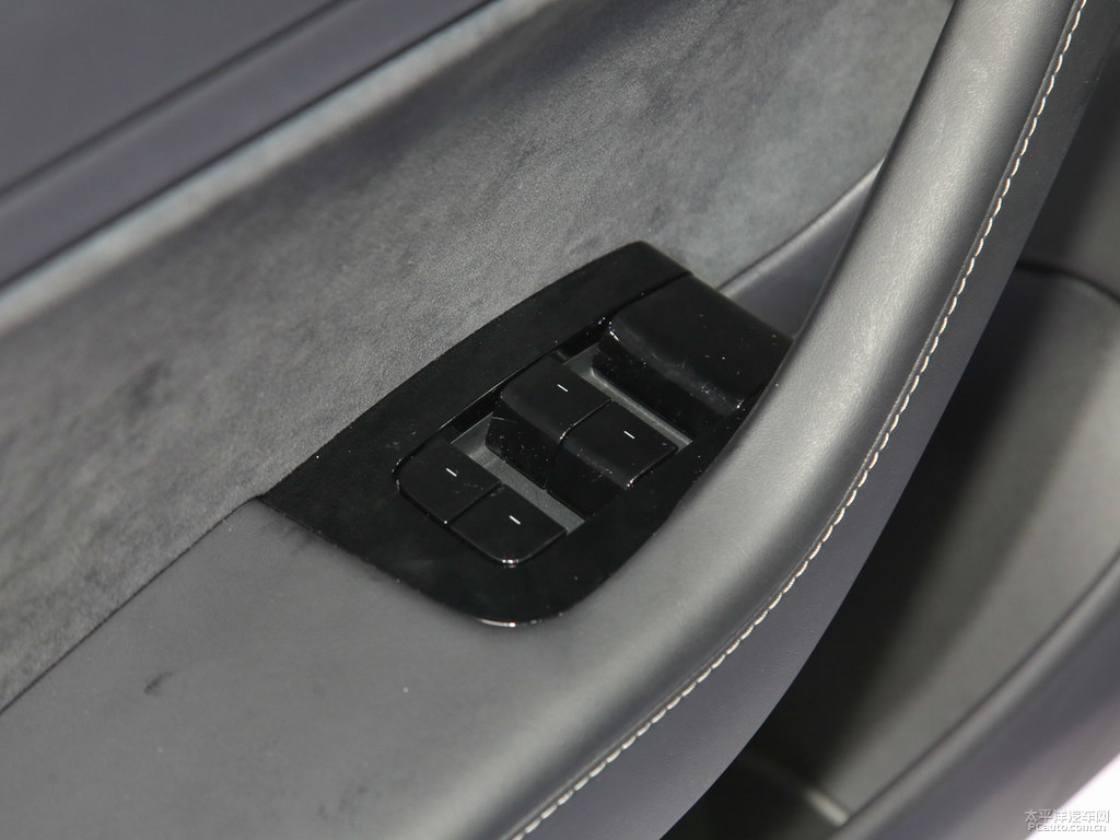 深海藍(lán)Model 3車廂內(nèi)飾圖片