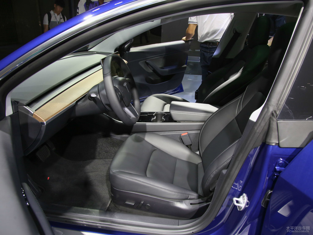 深海藍(lán)Model 3座椅內(nèi)飾圖片
