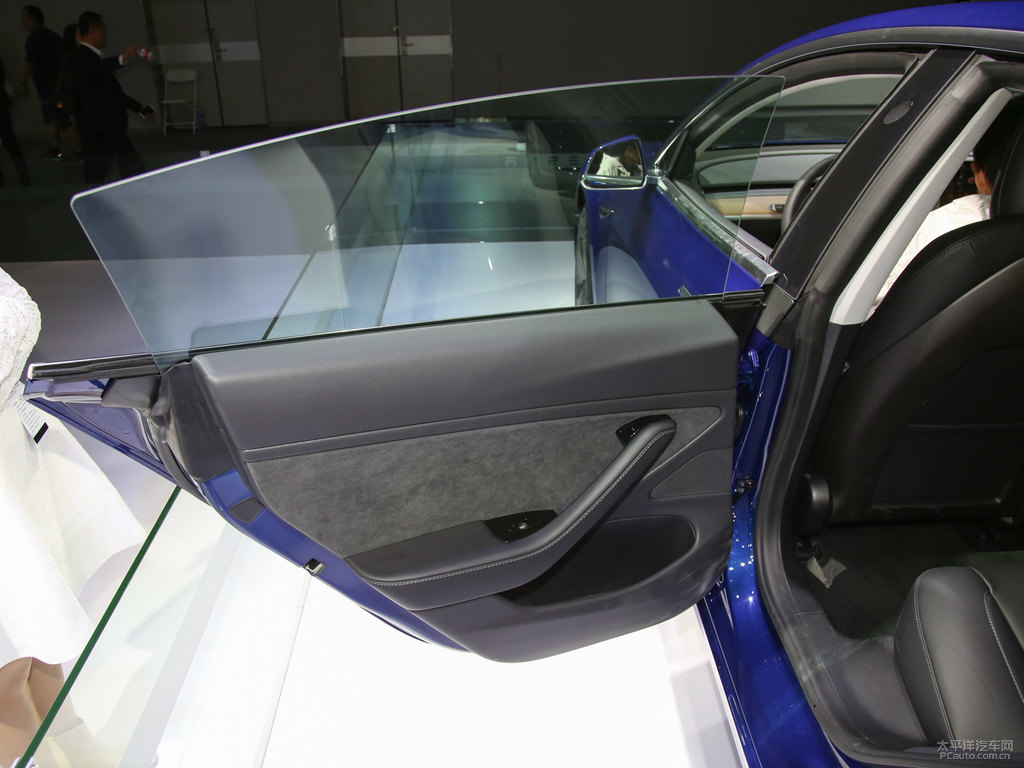 深海藍(lán)Model 3車廂內(nèi)飾圖片