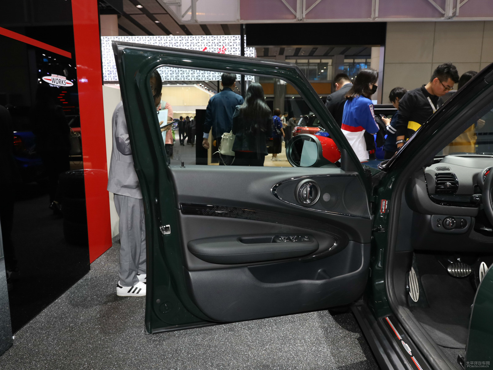 MINI JCW CLUBMAN空間高清大圖