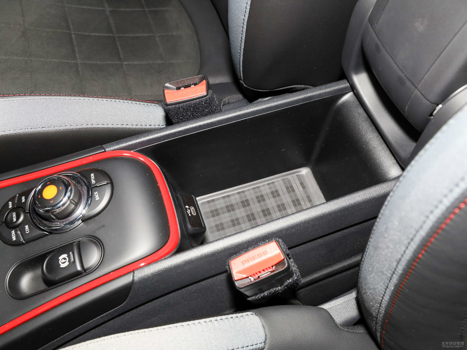 MINI JCW COUNTRYMAN空間高清大圖