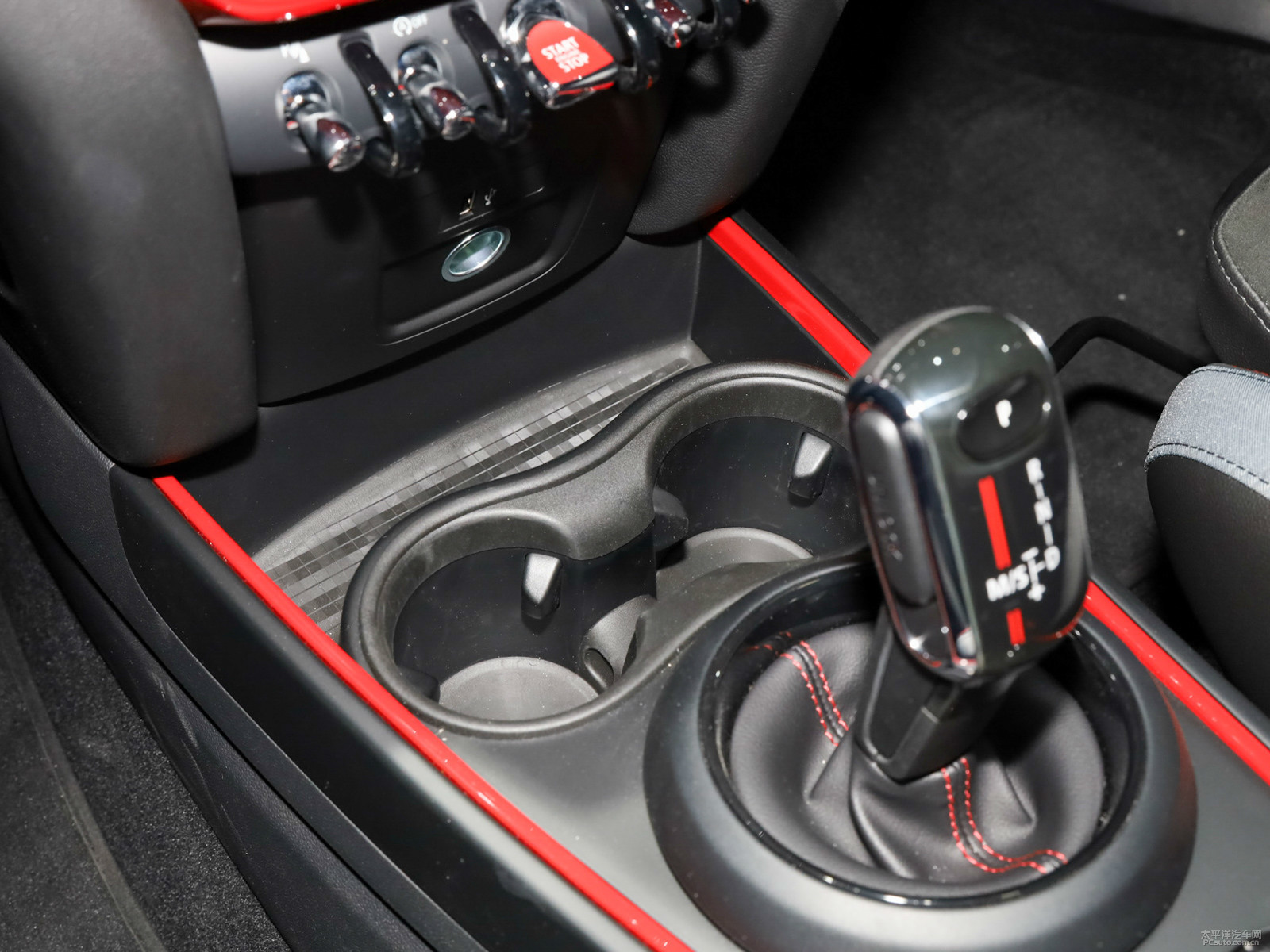 MINI JCW COUNTRYMAN空間高清大圖