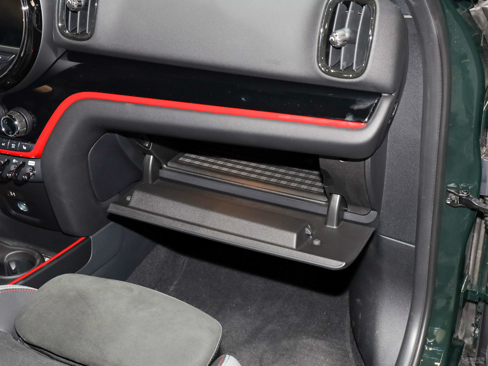 MINI JCW COUNTRYMAN空間高清大圖