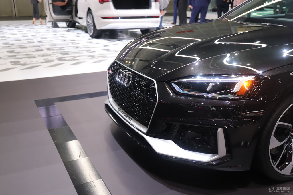 米索斯黑奧迪RS 5車頭外觀圖片