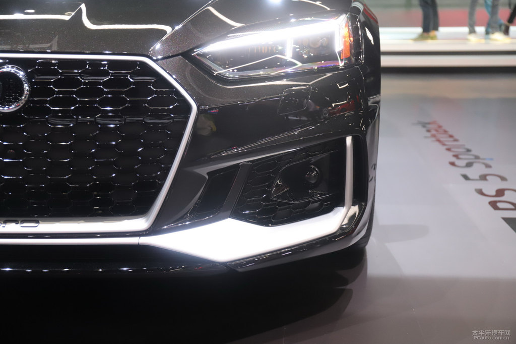 米索斯黑奧迪RS 5車頭外觀圖片
