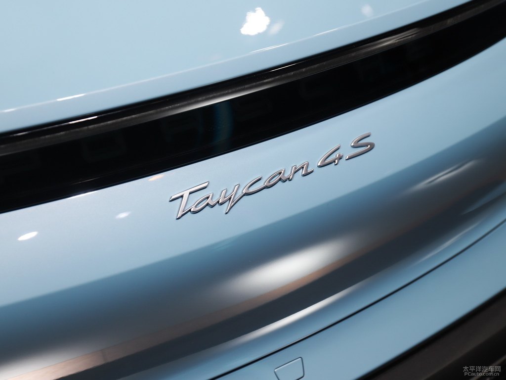 冰晶藍(lán)Taycan車尾外觀圖片