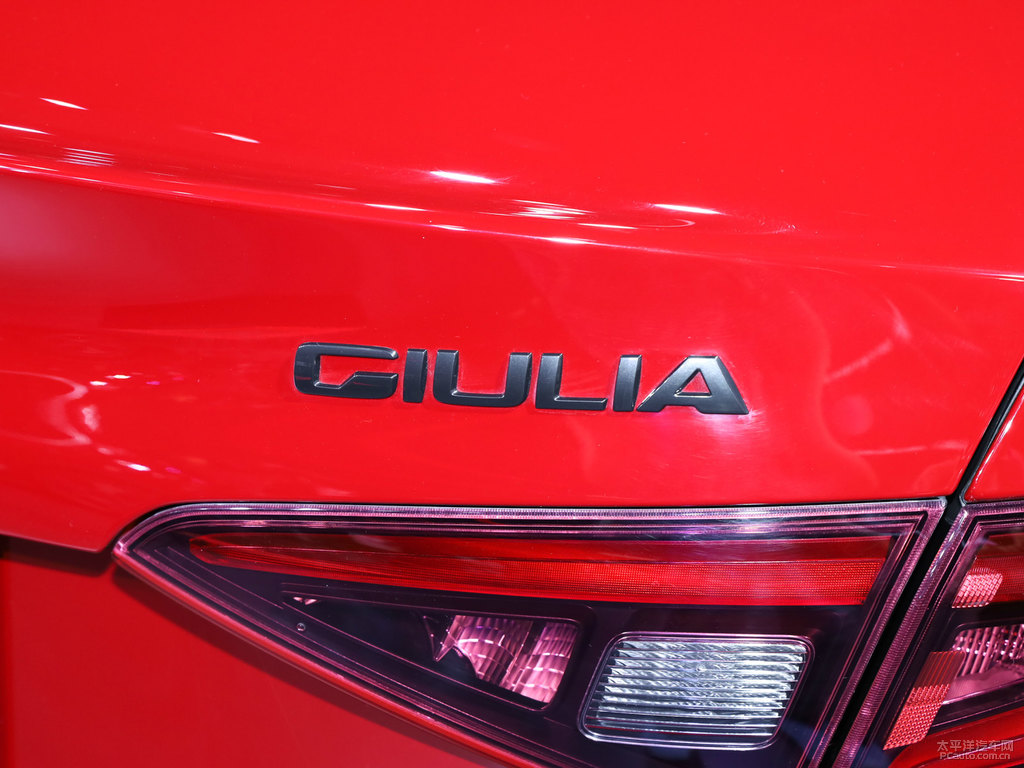 Giulia~DƬ