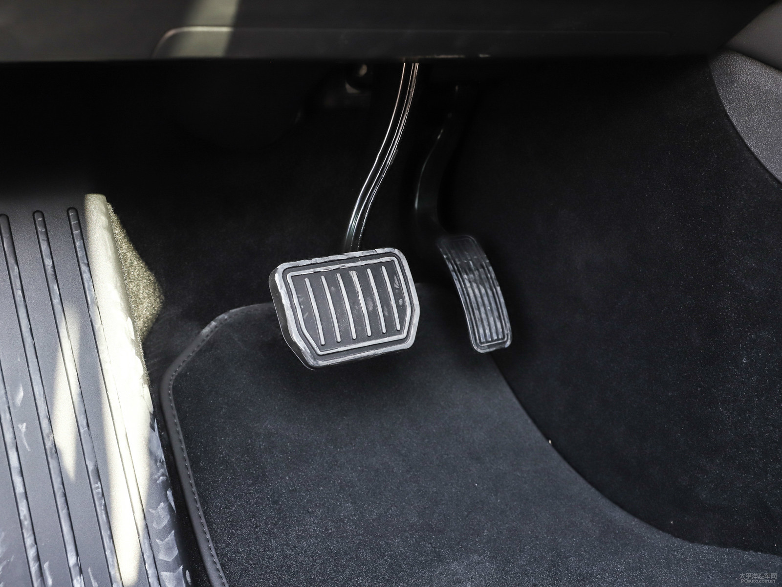 冷光銀Model 3中控內(nèi)飾圖片