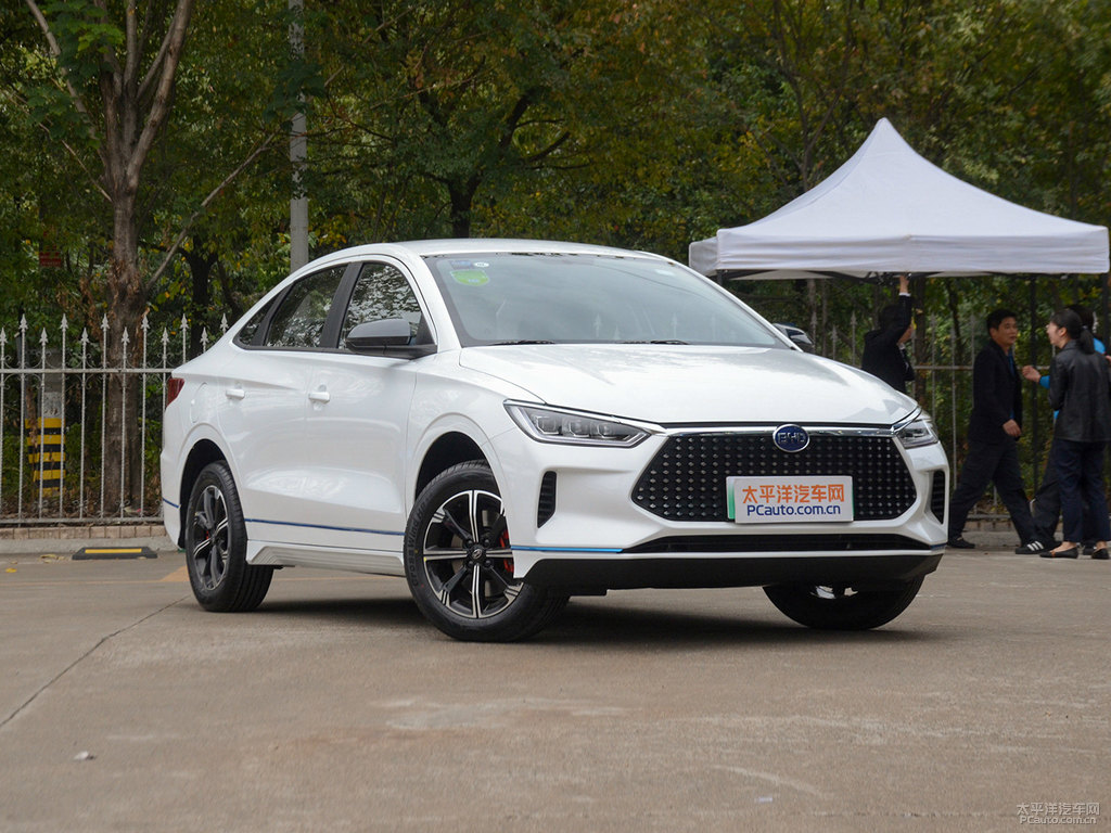 冰晶白比亞迪e3整車外觀外觀圖片