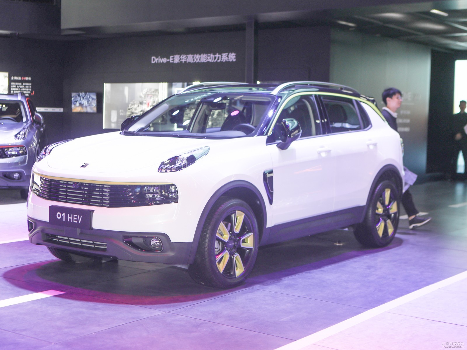 領(lǐng)克01外觀高清大圖