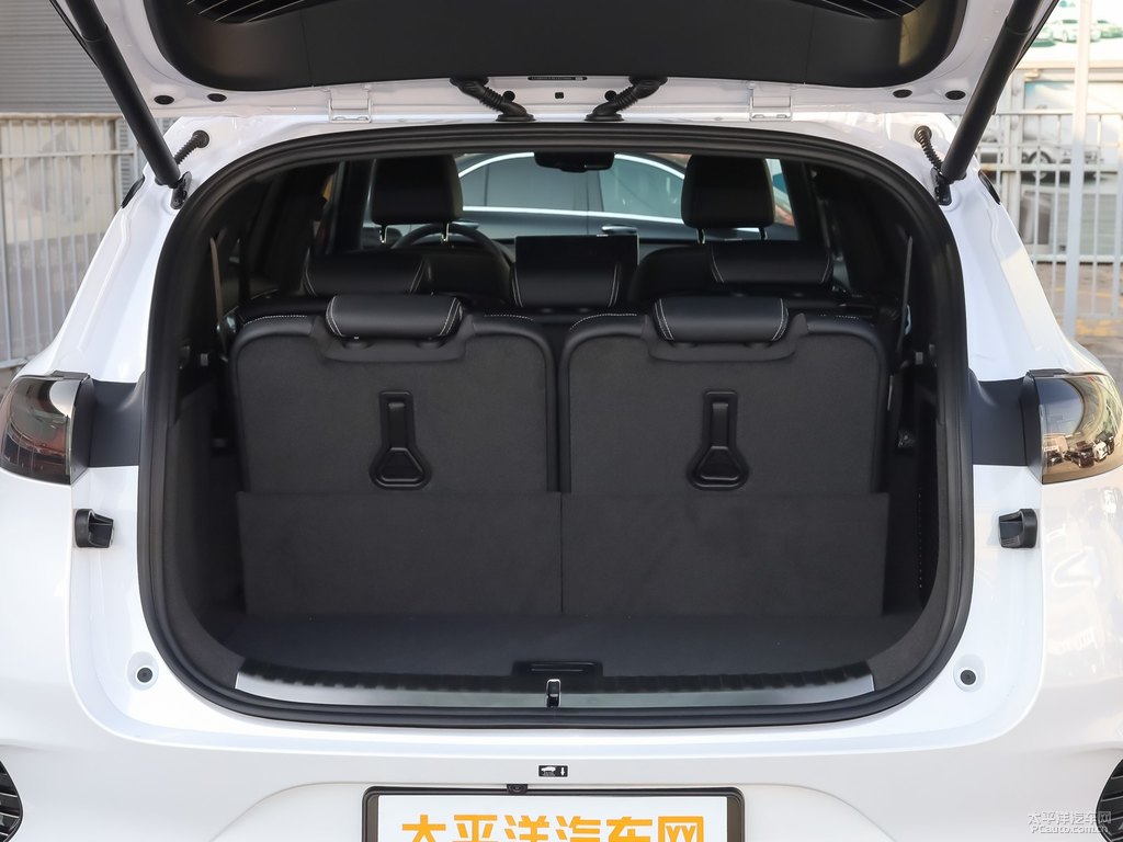 月光白騰勢(shì)X后備廂空間圖片