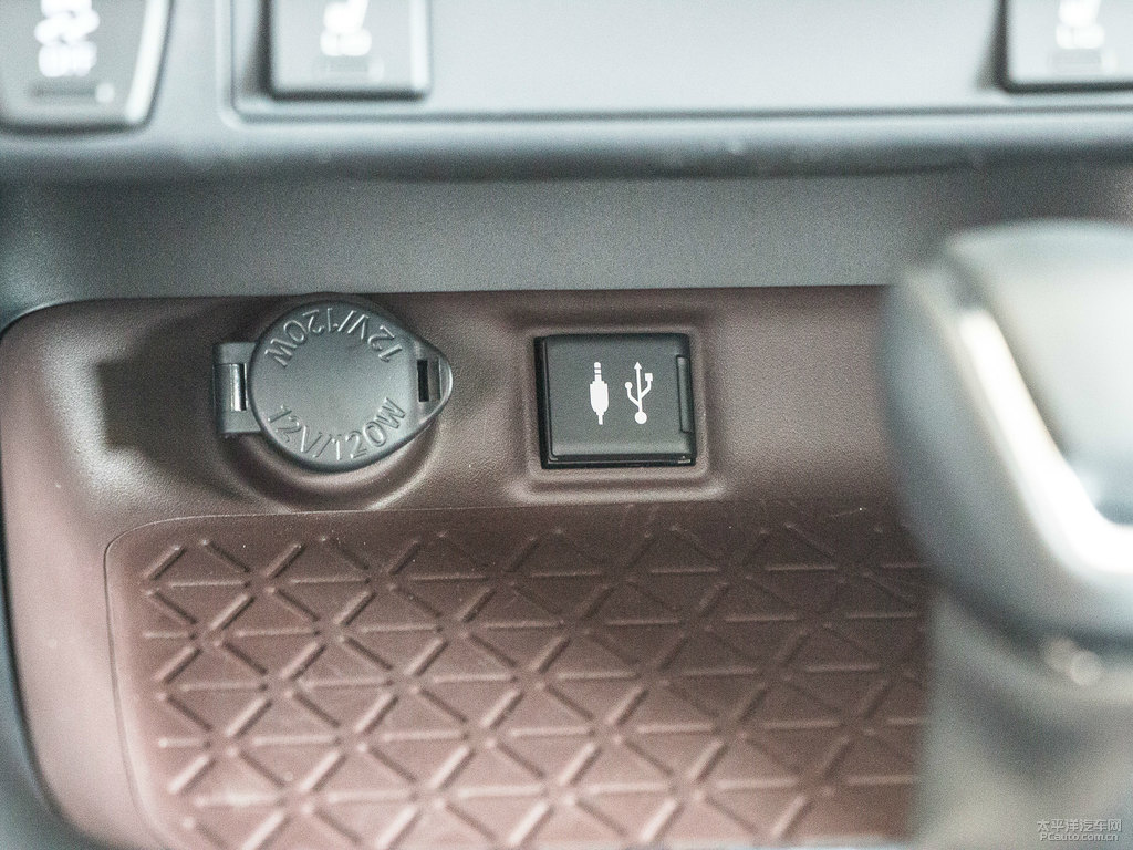 愛琴海藍(lán)RAV4榮放中控內(nèi)飾圖片