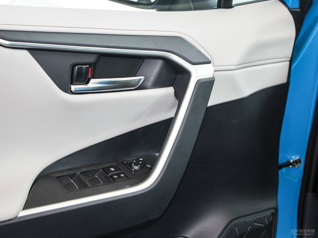 愛琴海藍(lán)RAV4榮放車廂內(nèi)飾圖片