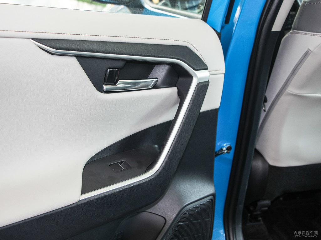 愛琴海藍(lán)RAV4榮放車廂內(nèi)飾圖片