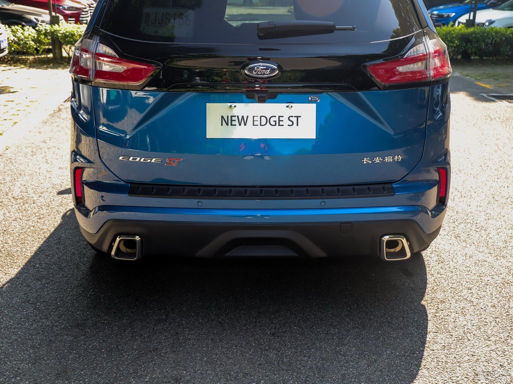 藍色銳界L車尾外觀圖片