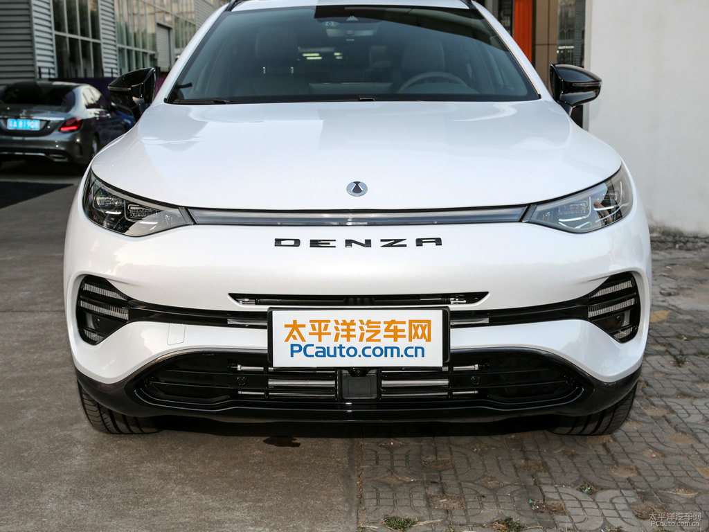 月光白騰勢(shì)X車(chē)頭外觀圖片