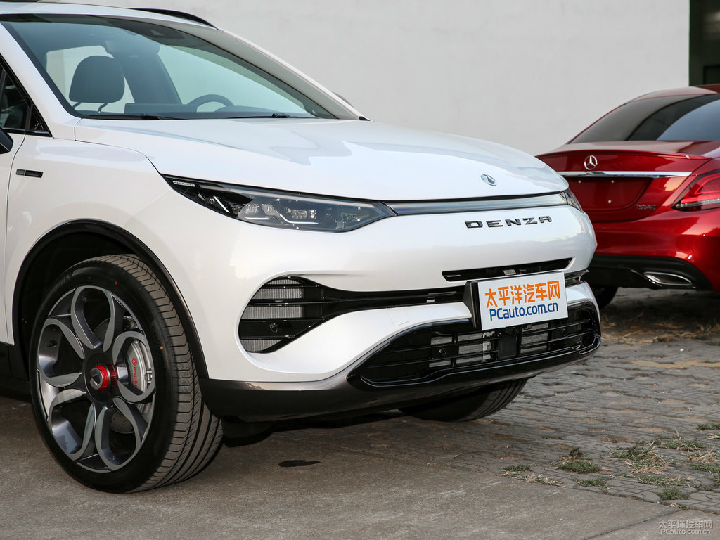 月光白騰勢(shì)X車(chē)頭外觀圖片