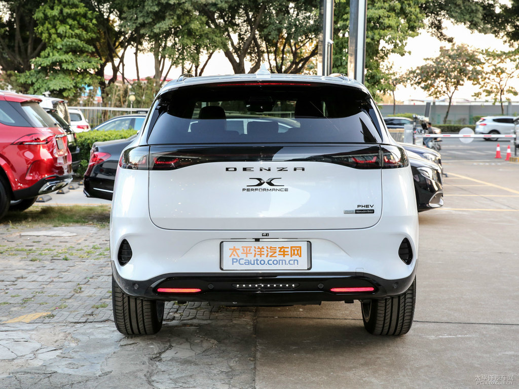 月光白騰勢(shì)X車尾外觀圖片