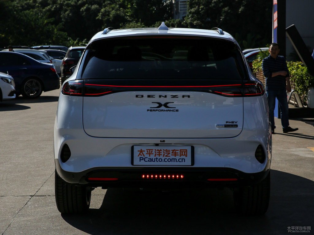 月光白騰勢X車尾外觀圖片